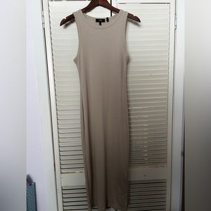 Lovely dress for summer. elastic material. Good condition.